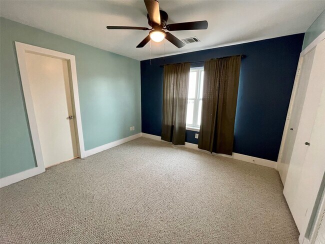 Building Photo - 5901 Fairdale Ln