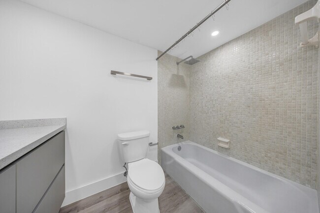 Building Photo - 3151 S Palm Aire Dr