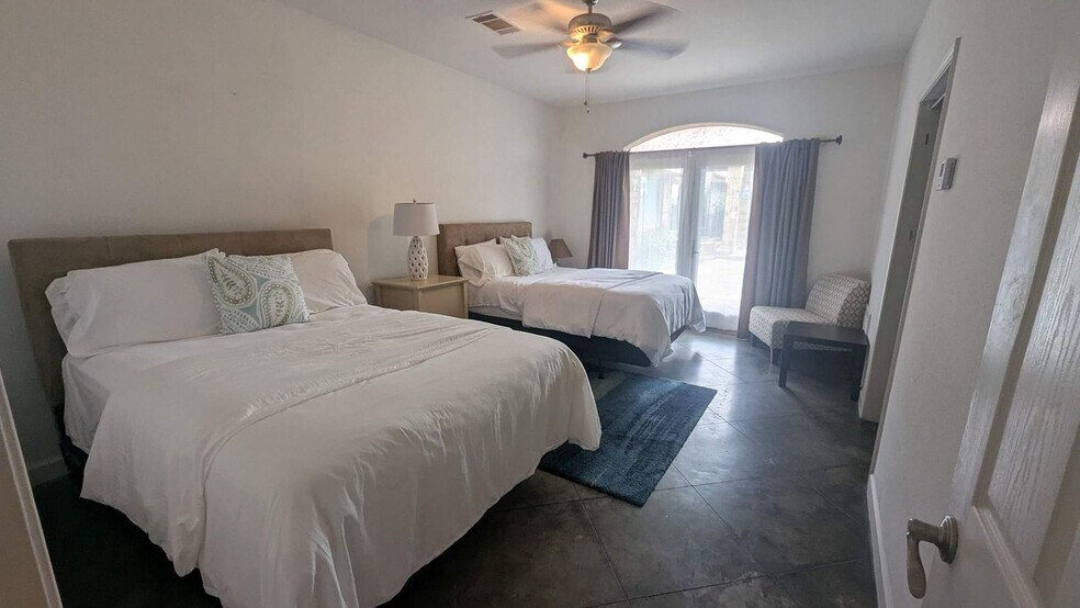 Building Photo - 206 Forest Dr