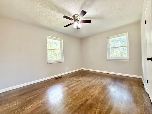 Building Photo - 25 Woodcliff Cir