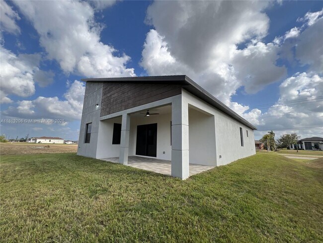 Building Photo - 133 Diplomat Pkwy E
