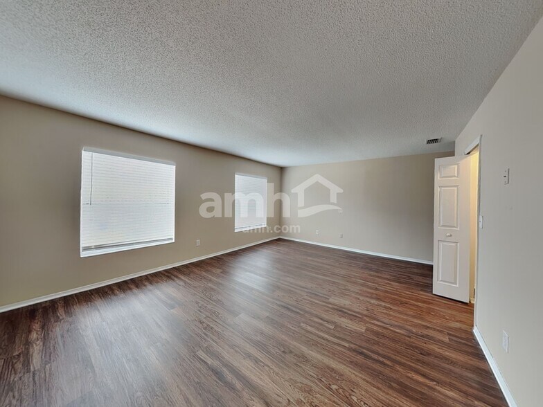 Building Photo - 2050 Harcourt Pl