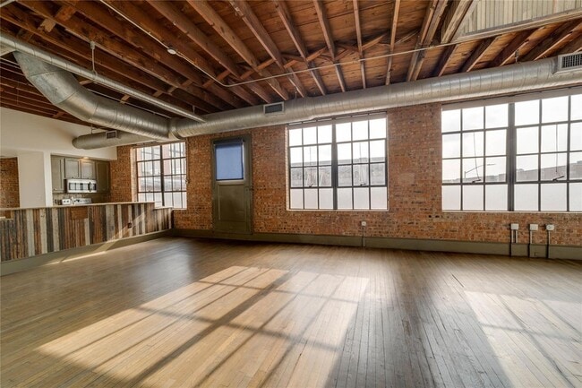 Building Photo - 709 W Magnolia Ave