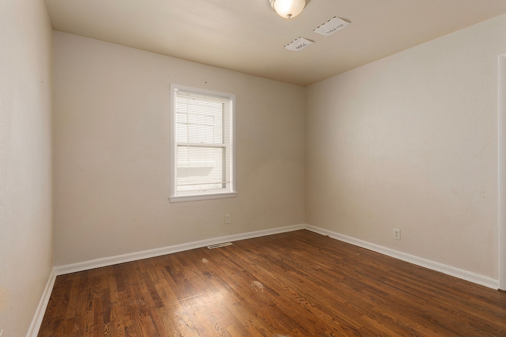 Building Photo - 9711 E 18th St S