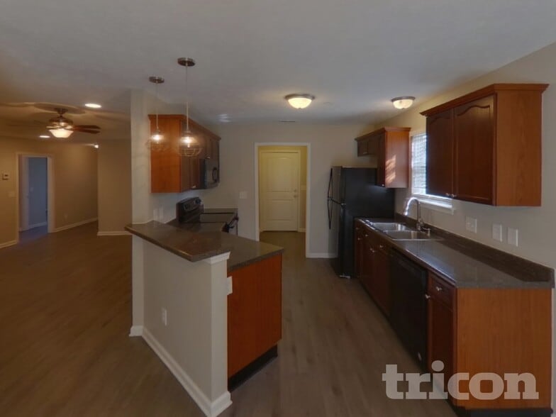 Building Photo - 605 Silverhill Dr