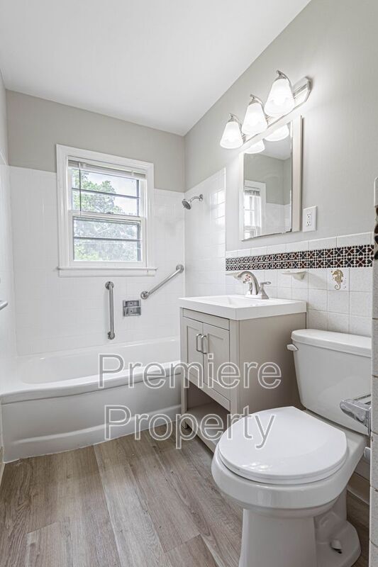 Building Photo - 5504 E 101st St