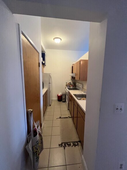 Building Photo - 196 Crown St