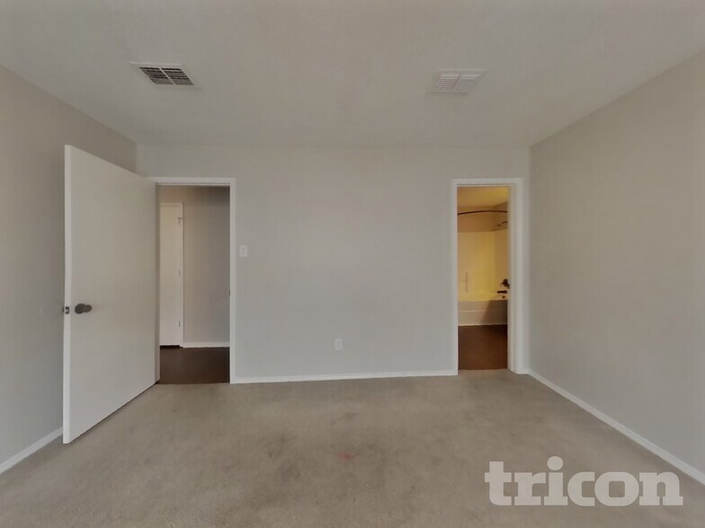 Building Photo - 1415 Lochspring Dr