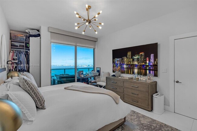 Building Photo - 900 Biscayne Blvd