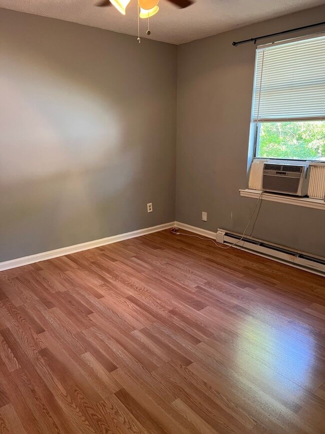 Building Photo - Duplex in Prime Location