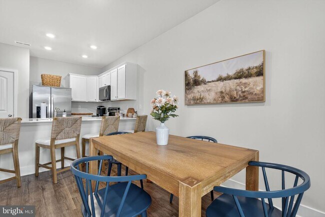 Building Photo - 37 Wisdom Ln