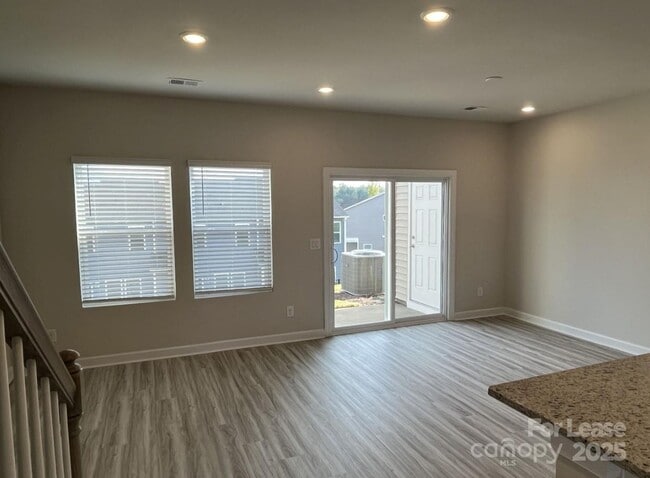 Building Photo - 3703 Backwater St