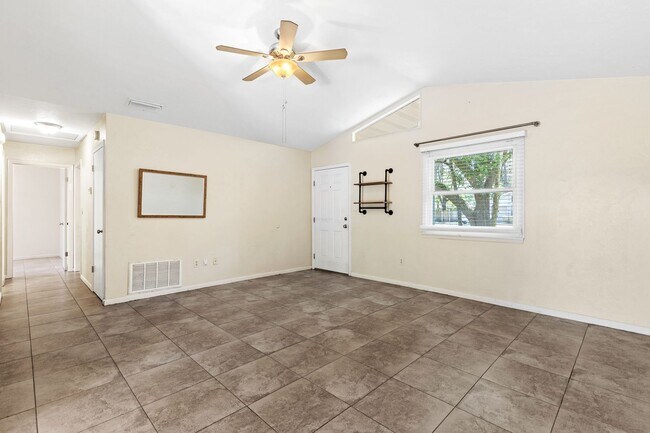Building Photo - 2620 NW 48 Pl