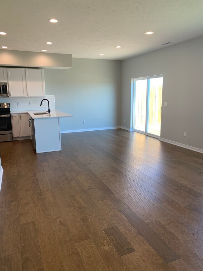 Building Photo - 5043 W Amarillo Dr