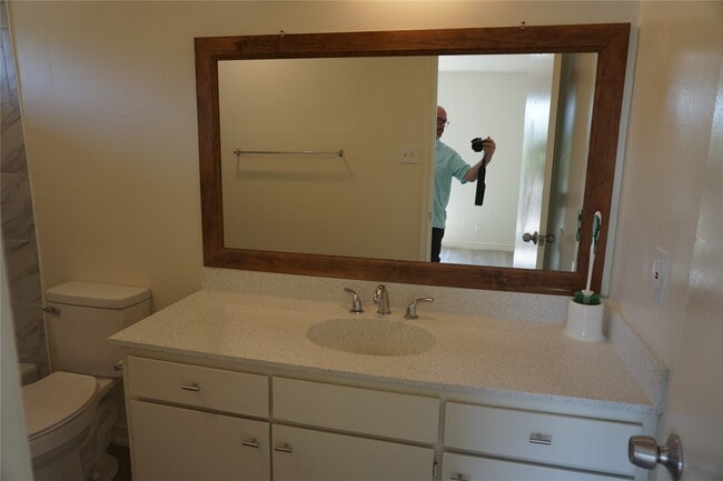 Building Photo - 1913 Normal Park Dr