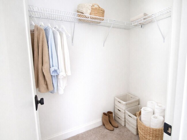 Building Photo - Beautiful 3BR 2.5BA Home in Statesville • 2 Car Garagge Tours