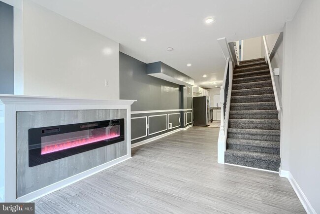 Building Photo - 1127 Sargeant St