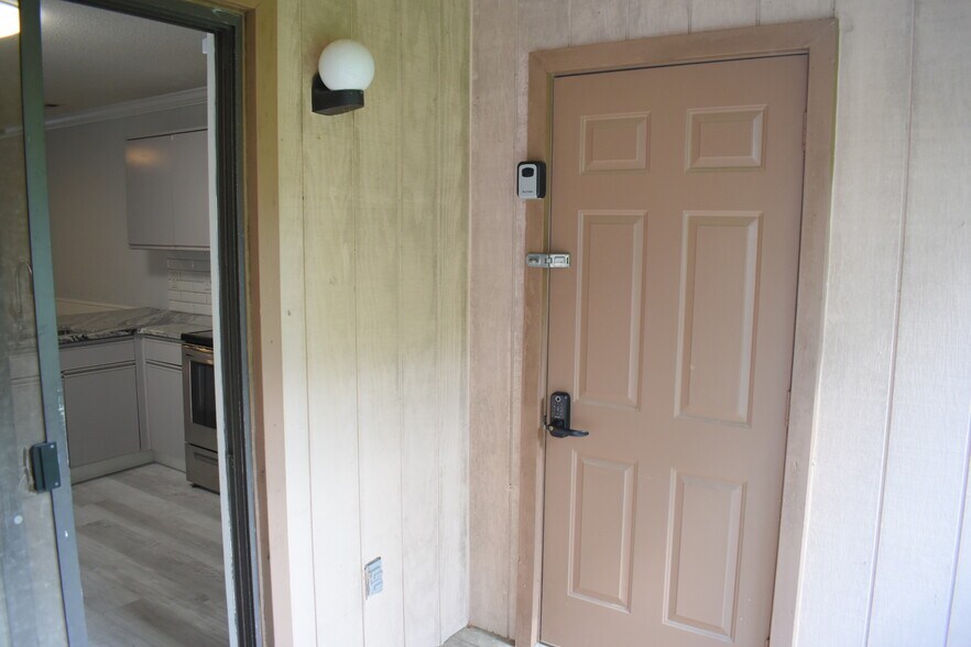 Building Photo - 522 S Kerr Ave