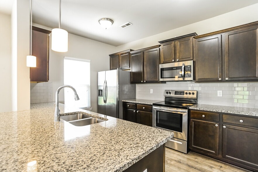 Building Photo - 1130 Rankin Oaks St