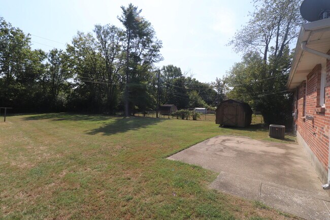 Building Photo - 318 Laurel Ln
