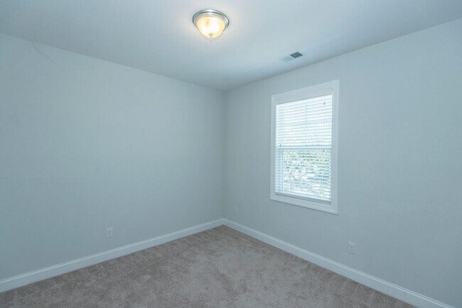 Building Photo - Beautiful Oyster Point Townhome - Mt. Pleasant