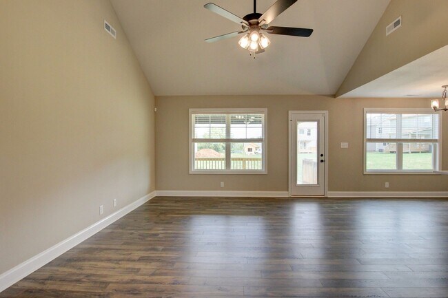 Building Photo - Stunning Like-New Home with Open Floor Pla...