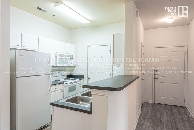 Building Photo - 4261 NE Meadowcreek Circle Unit#105, Fayet...