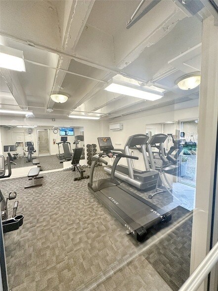 Building Photo - 3701 Turtle Creek Blvd