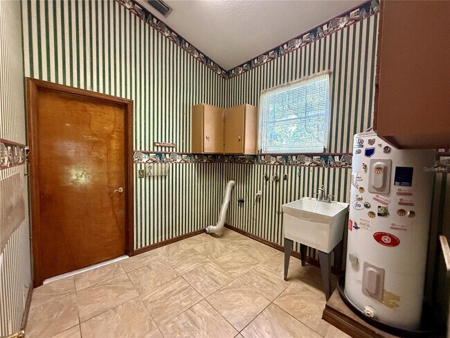 Building Photo - 124 Estates Cir