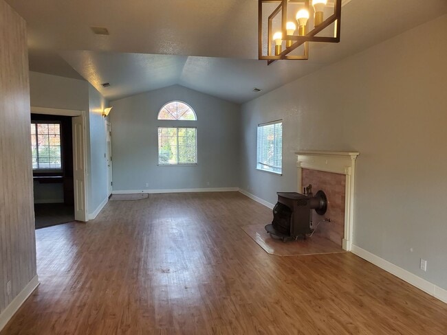 Building Photo - Introducing Your Dream Home:  A perfect blend of comfort and convenience!
