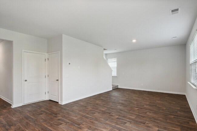 Building Photo - Charming 4 Bed Rental Home Located in Cypress Ridge!