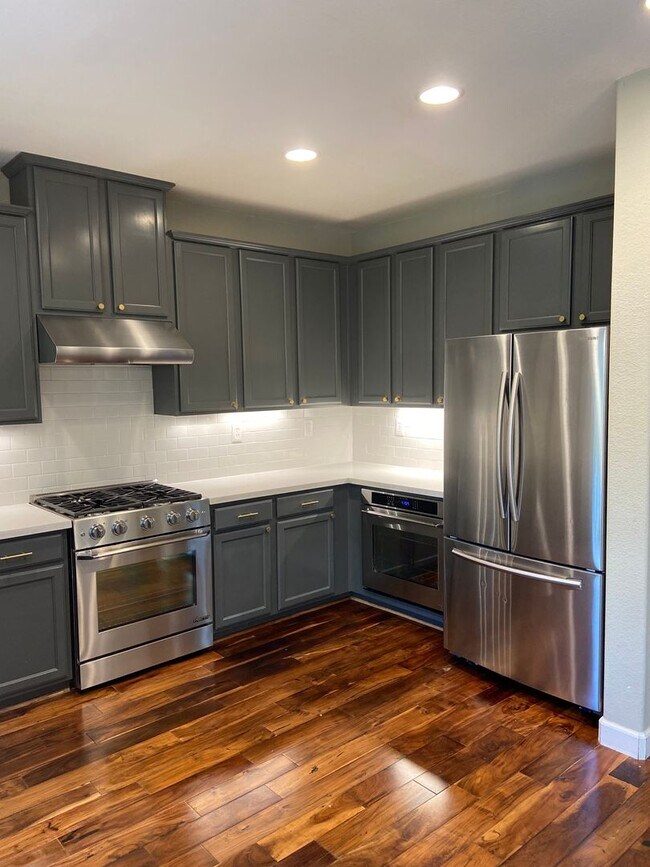 Building Photo - Parkway Beauty - 4 Bdrm, 2.5 Bath