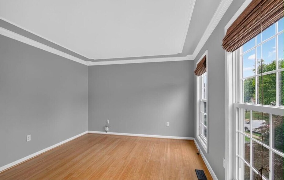 Building Photo - 37 Thornberry Ln