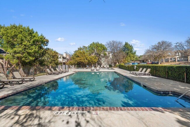 Building Photo - 2450 Wickersham Ln