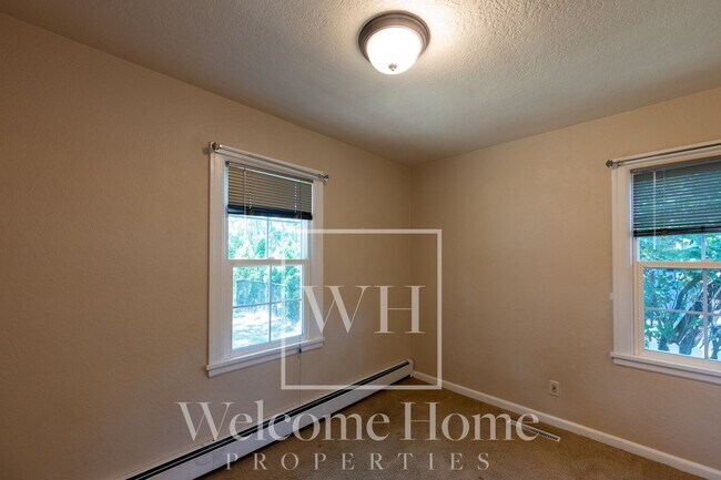 Building Photo - Vintage Home with Room to Entertain