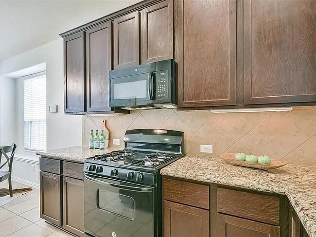 Building Photo - 2125 Sand Ridge Dr