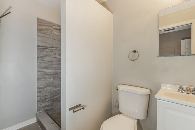Building Photo - 4 BR/2.5BA | Newly Renovated Single Family Home | 1-Car Covered Parking | Fenced backyard!