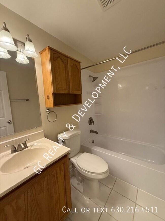 Building Photo - 268 N Carter St