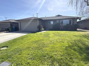 Building Photo - Beautiful 3BD/2BA Santa Clara Home with Hardwood Floors, Central AC & Private Backyard