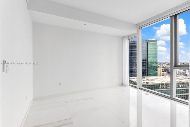 Building Photo - 300 Biscayne Blvd Way