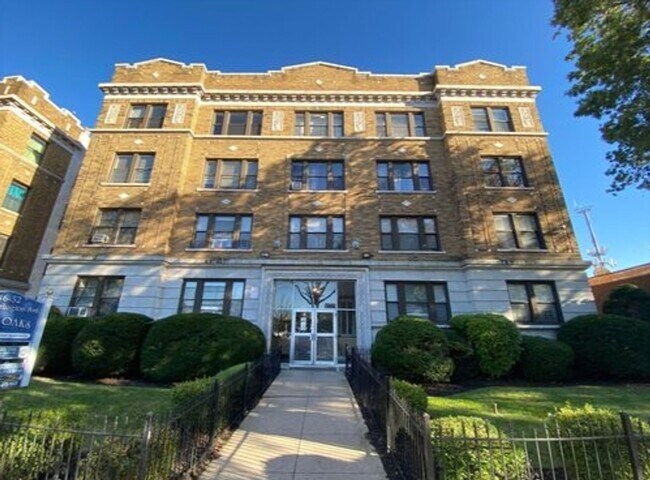 Building Photo - The Twin Oaks