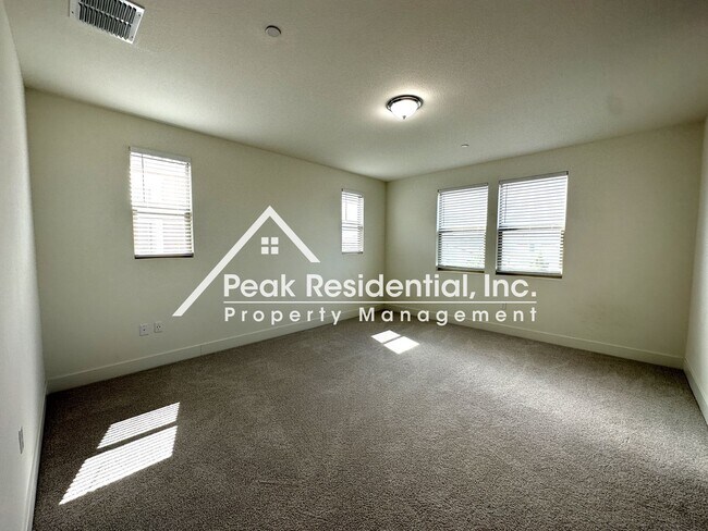 Building Photo - Beautiful Newer Elk Grove 3bd/2.5ba Home with 2 Car Garage