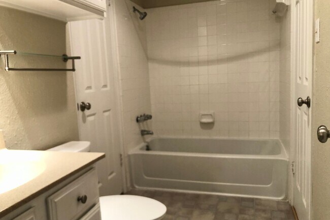 Building Photo - North Campus Condo Near UT – Spacious, Bright & Highly Convenient!