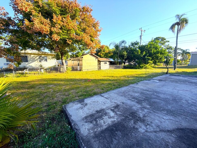 Building Photo - 8115 Tolles Dr