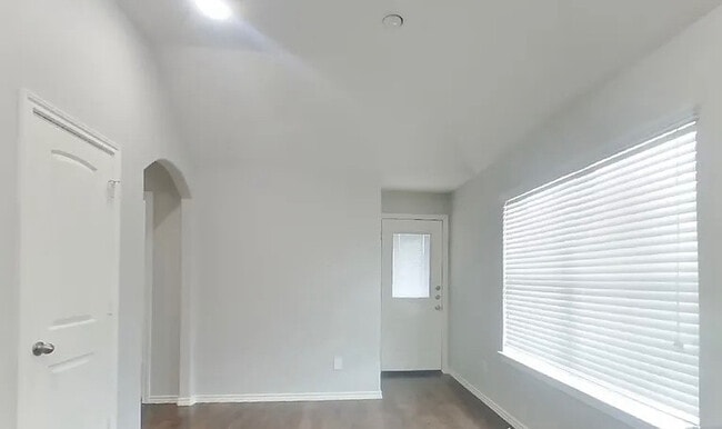Building Photo - 700 Harris Ridge Dr