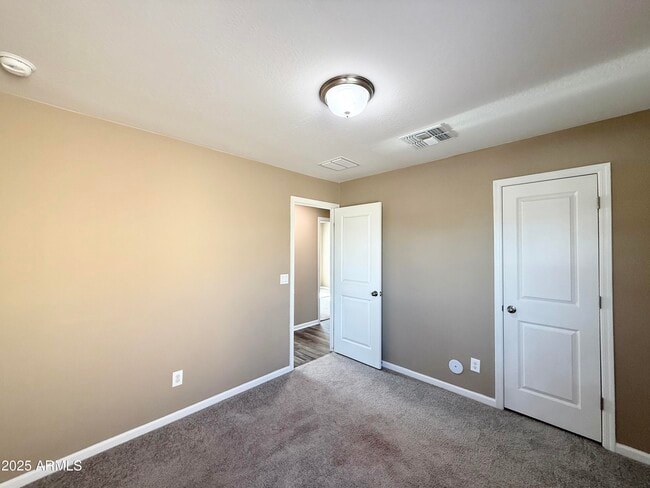 Building Photo - 1036 W Verde Ln