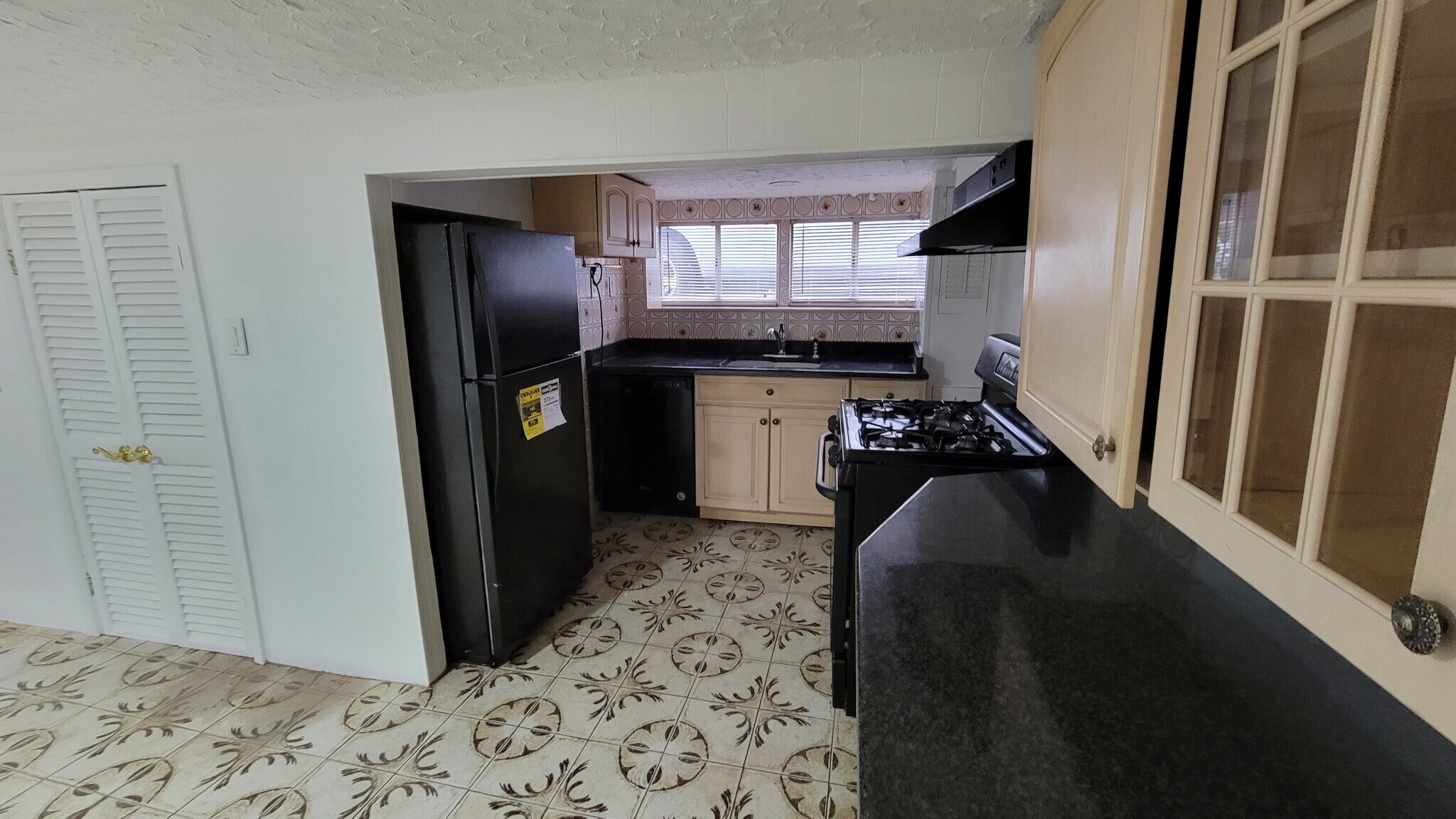 Summer Kitchen - 768 Florence Pl