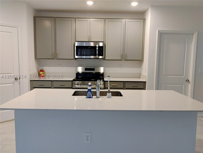 Building Photo - 890 Timberland Dr