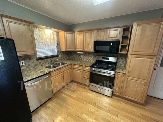 Building Photo - 137 E Jarman Dr