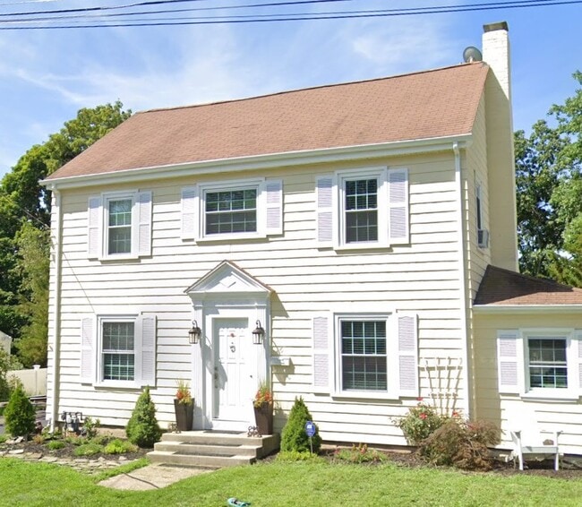 Building Photo - 6 Fairview Ave